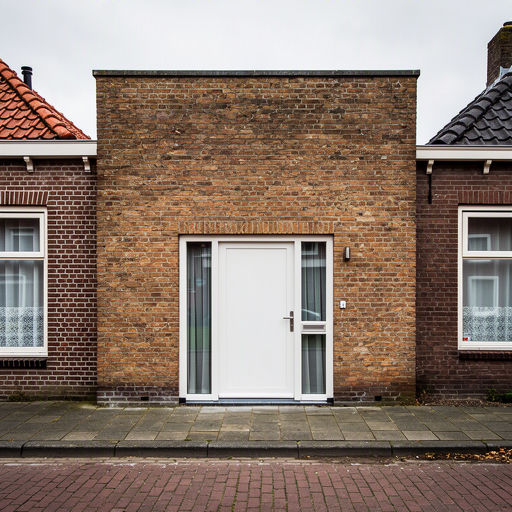 Witte kunststof voordeur met paneelwerk en SKG-slot